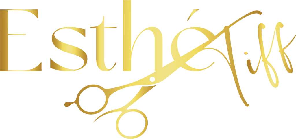Logo Esthé-Tiff doré avec une paire de ciseaux de coiffeur